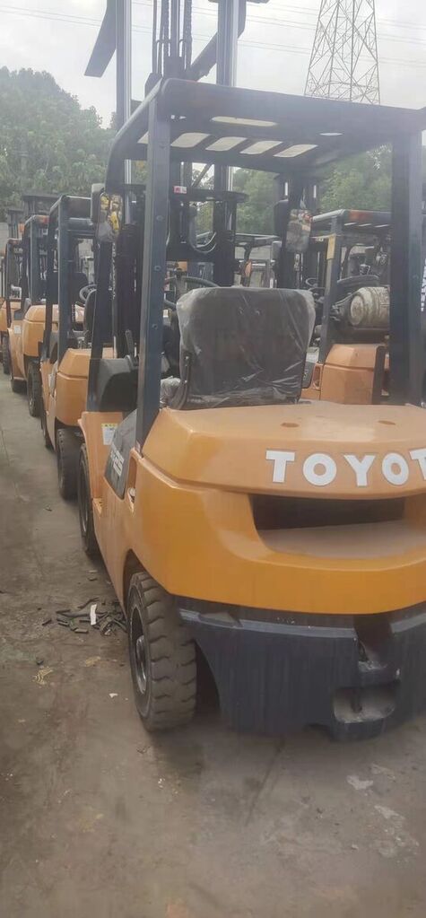 رافعة شوكية ديزل Toyota 7FD25 Forklift Made in Japan