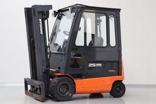 رافعة شوكية كهربائية Doosan B25X-5